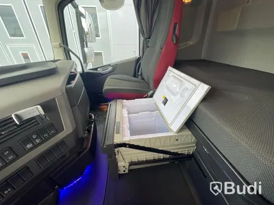 Bodbil Volvo FH 500 8x4 LL Globetrotter med Fassi kran 990 SDZ931 samt trailer CRJ824