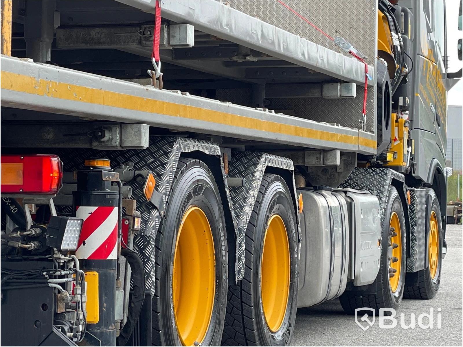 Bodbil Volvo FH 500 8x4 LL Globetrotter med Fassi kran 990 SDZ931 samt trailer CRJ824