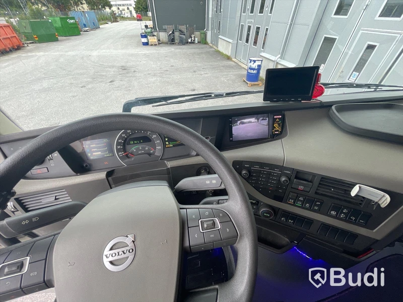 Bodbil Volvo FH 500 8x4 LL Globetrotter med Fassi kran 990 SDZ931 samt trailer CRJ824