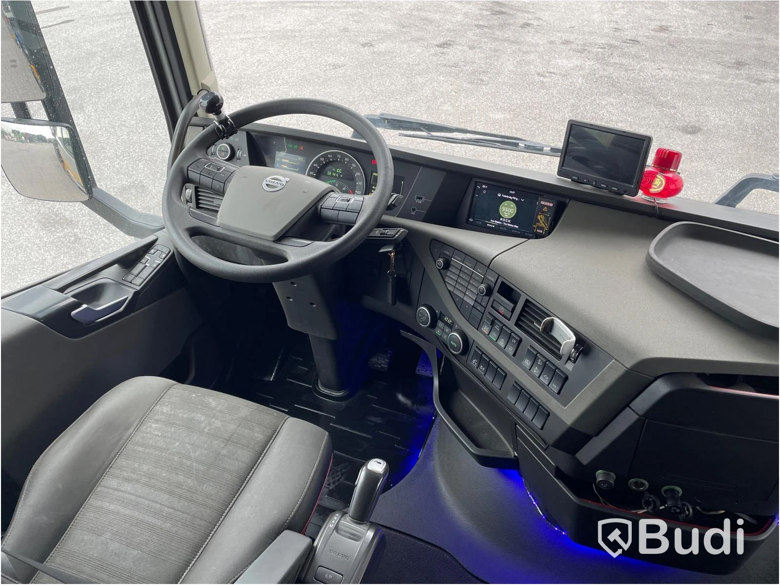 Bodbil Volvo FH 500 8x4 LL Globetrotter med Fassi kran 990 SDZ931 samt trailer CRJ824