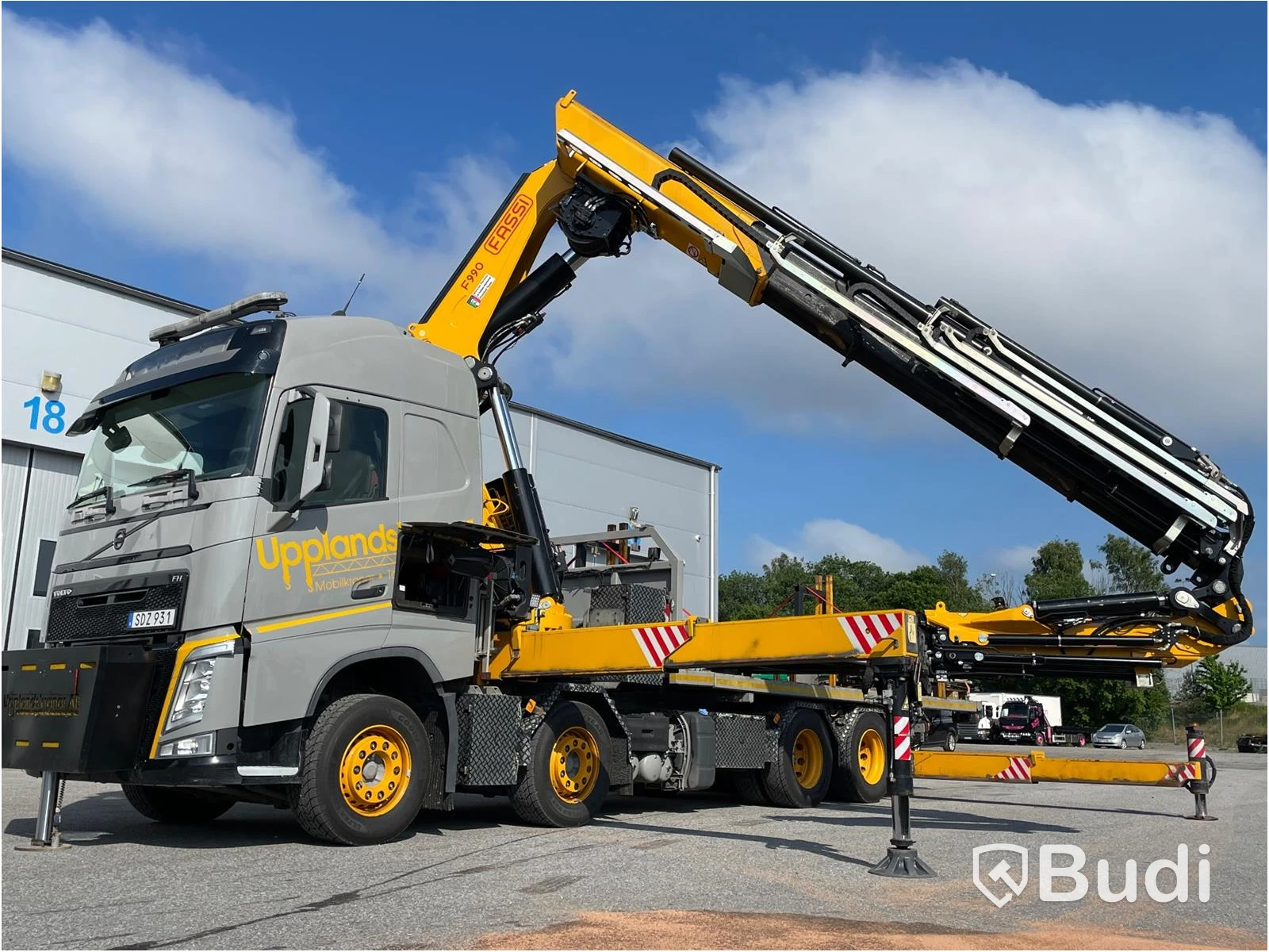 Bodbil Volvo FH 500 8x4 LL Globetrotter med Fassi kran 990 SDZ931 samt trailer CRJ824