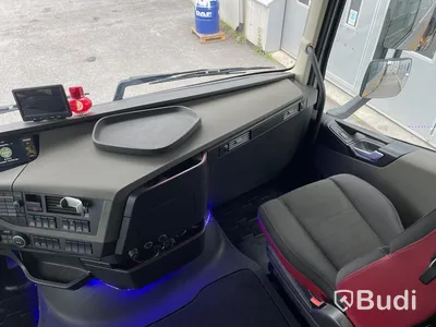 Bodbil Volvo FH 500 8x4 LL Globetrotter med Fassi kran 990 SDZ931 samt trailer CRJ824