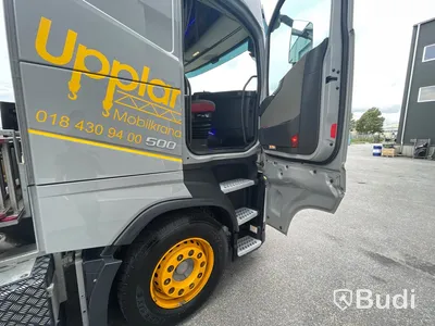 Bodbil Volvo FH 500 8x4 LL Globetrotter med Fassi kran 990 SDZ931 samt trailer CRJ824