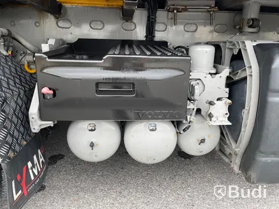 Bodbil Volvo FH 500 8x4 LL Globetrotter med Fassi kran 990 SDZ931 samt trailer CRJ824