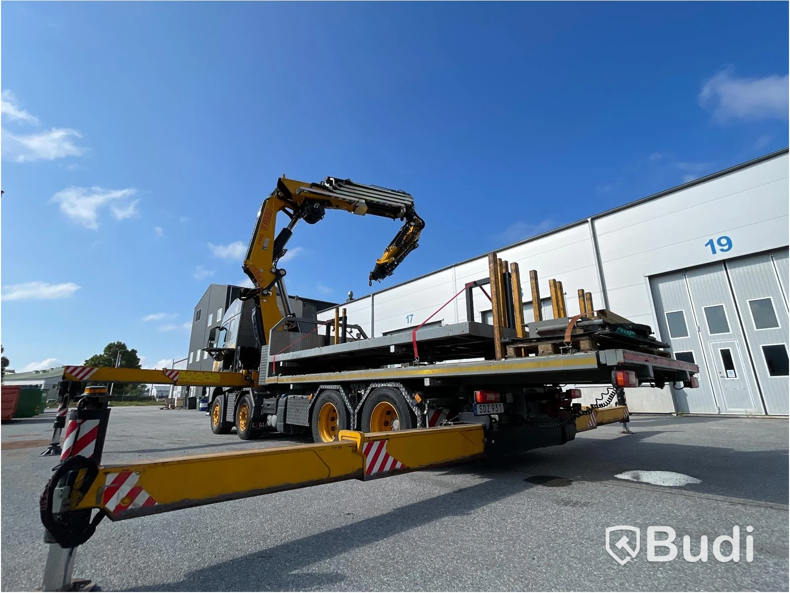 Bodbil Volvo FH 500 8x4 LL Globetrotter med Fassi kran 990 SDZ931 samt trailer CRJ824