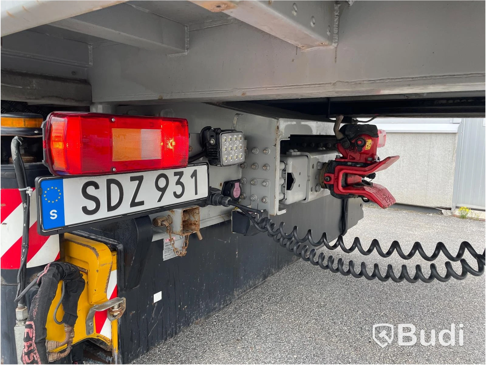 Bodbil Volvo FH 500 8x4 LL Globetrotter med Fassi kran 990 SDZ931 samt trailer CRJ824
