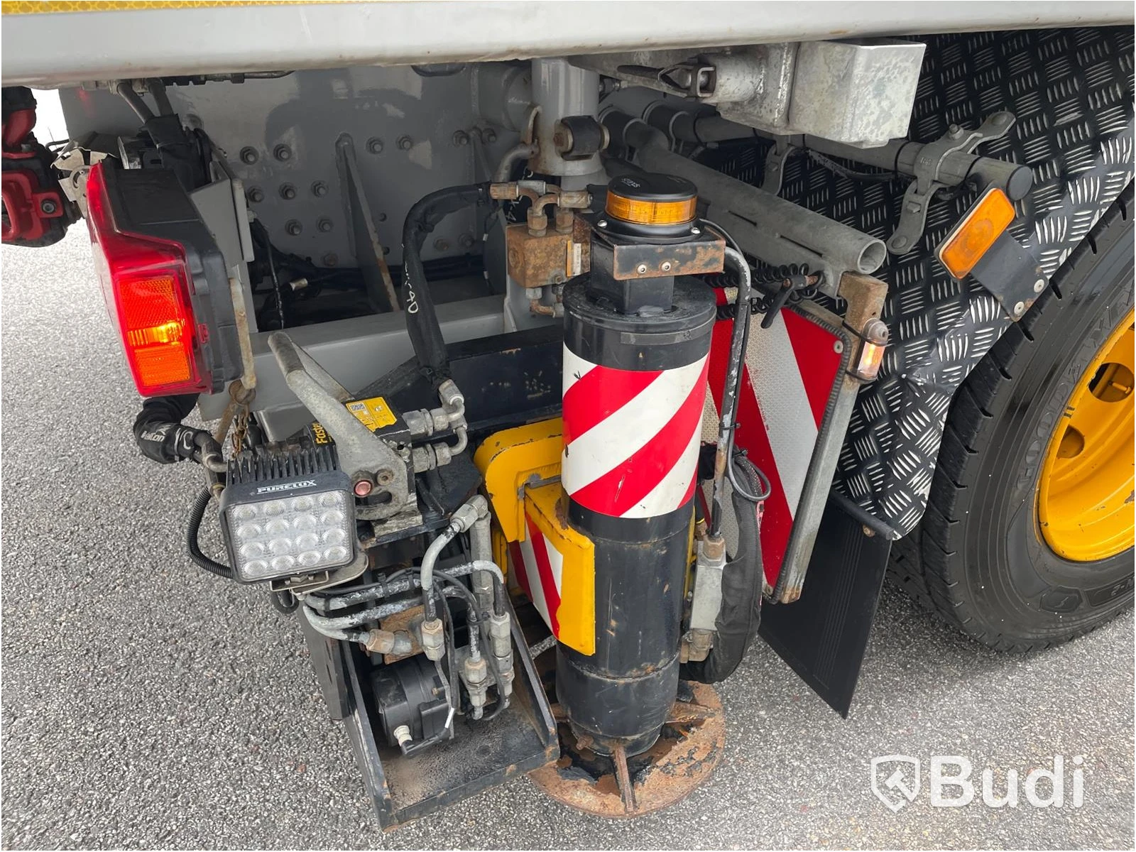 Bodbil Volvo FH 500 8x4 LL Globetrotter med Fassi kran 990 SDZ931 samt trailer CRJ824