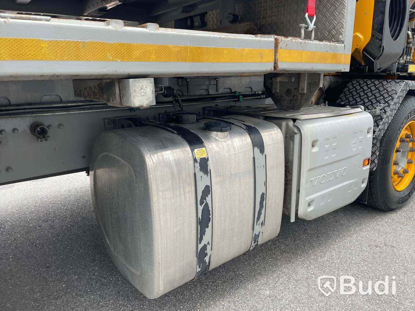 Bodbil Volvo FH 500 8x4 LL Globetrotter med Fassi kran 990 SDZ931 samt trailer CRJ824
