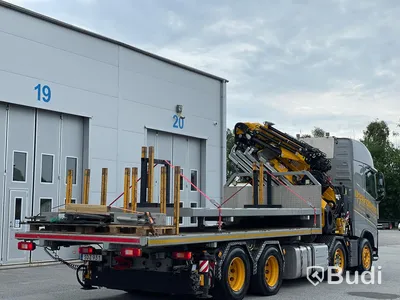 Bodbil Volvo FH 500 8x4 LL Globetrotter med Fassi kran 990 SDZ931 samt trailer CRJ824