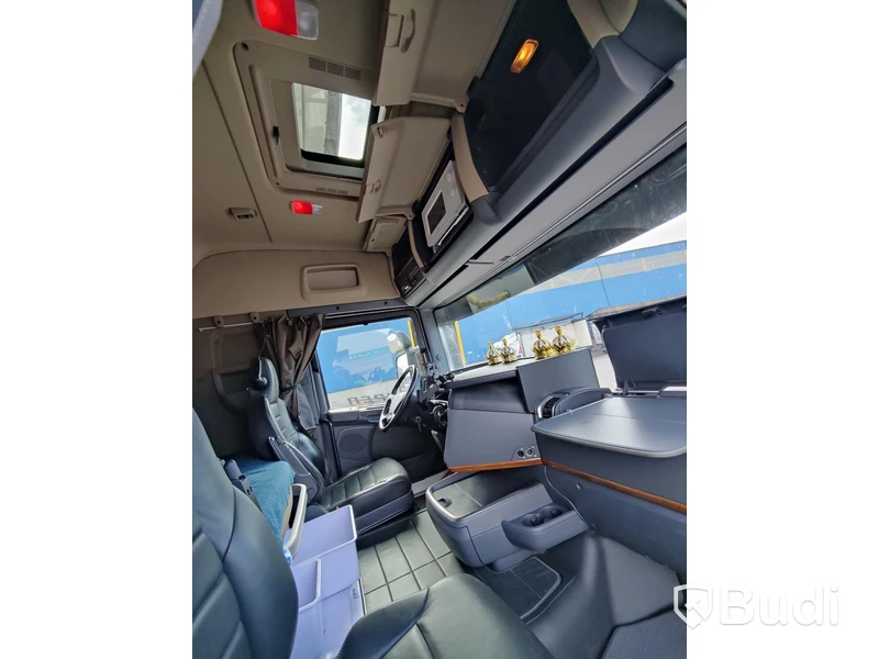 Fjärrbilsekipage Scania R580 6x2-4 med trailer Ekeri S8-D