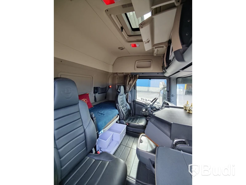 Fjärrbilsekipage Scania R580 6x2-4 med trailer Ekeri S8-D