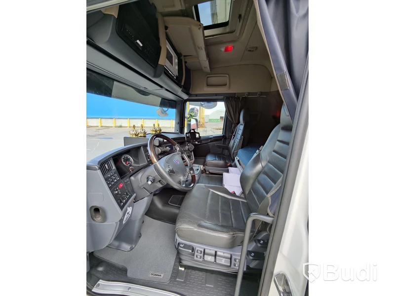Fjärrbilsekipage Scania R580 6x2-4 med trailer Ekeri S8-D
