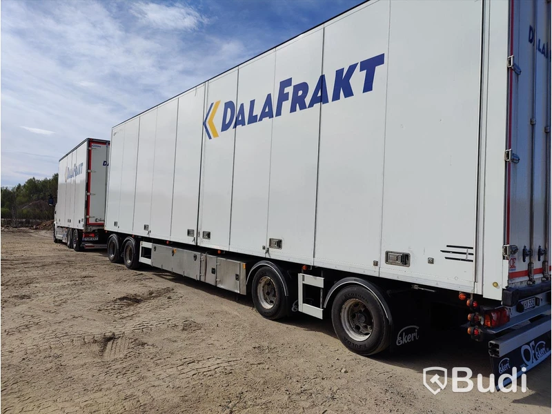 Fjärrbilsekipage Scania R580 6x2-4 med trailer Ekeri S8-D