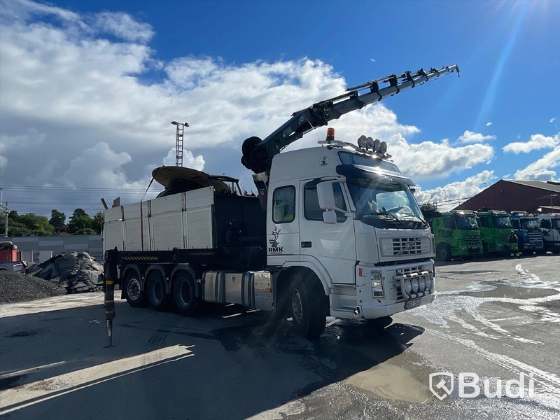 Kranbil Volvo FM 8x4 tippflak med lämmar
