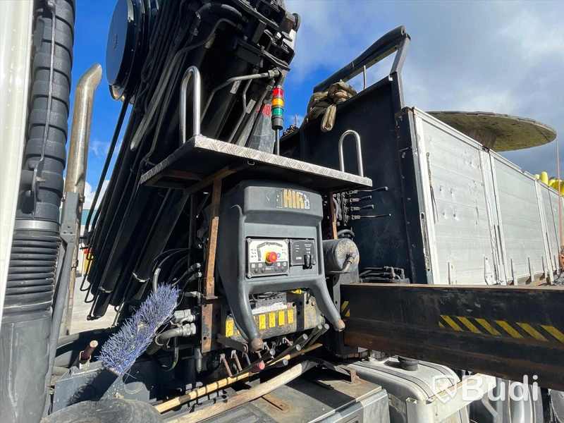 Kranbil Volvo FM 8x4 tippflak med lämmar