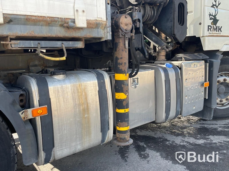 Kranbil Volvo FM 8x4 tippflak med lämmar