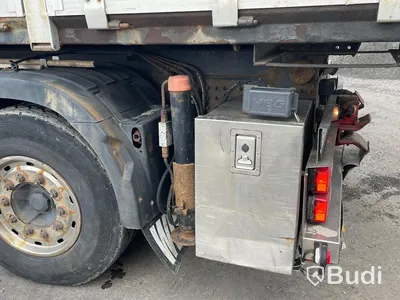 Kranbil Volvo FM 8x4 tippflak med lämmar