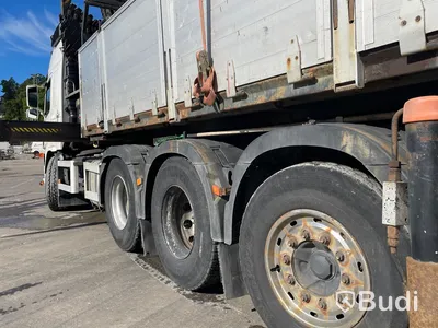 Kranbil Volvo FM 8x4 tippflak med lämmar