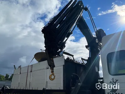 Kranbil Volvo FM 8x4 tippflak med lämmar