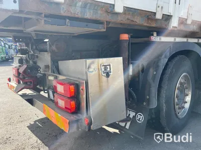 Kranbil Volvo FM 8x4 tippflak med lämmar