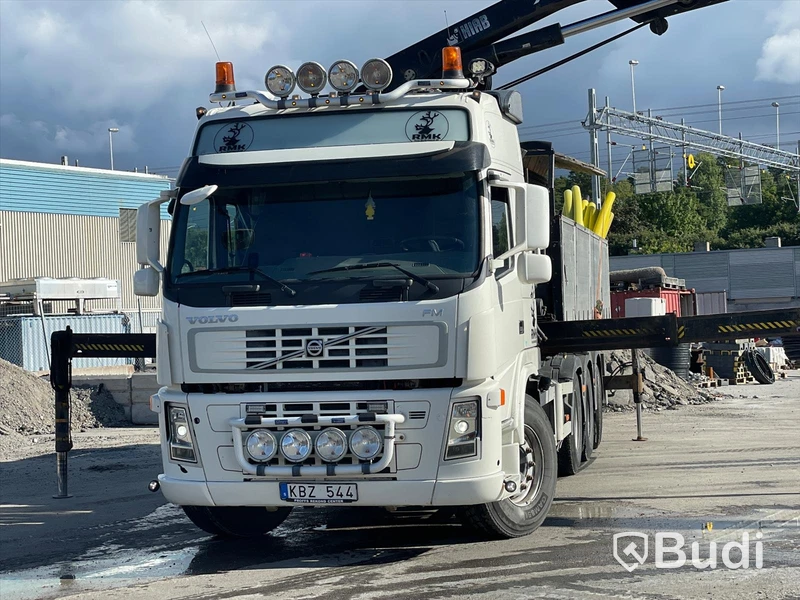 Kranbil Volvo FM 8x4 tippflak med lämmar