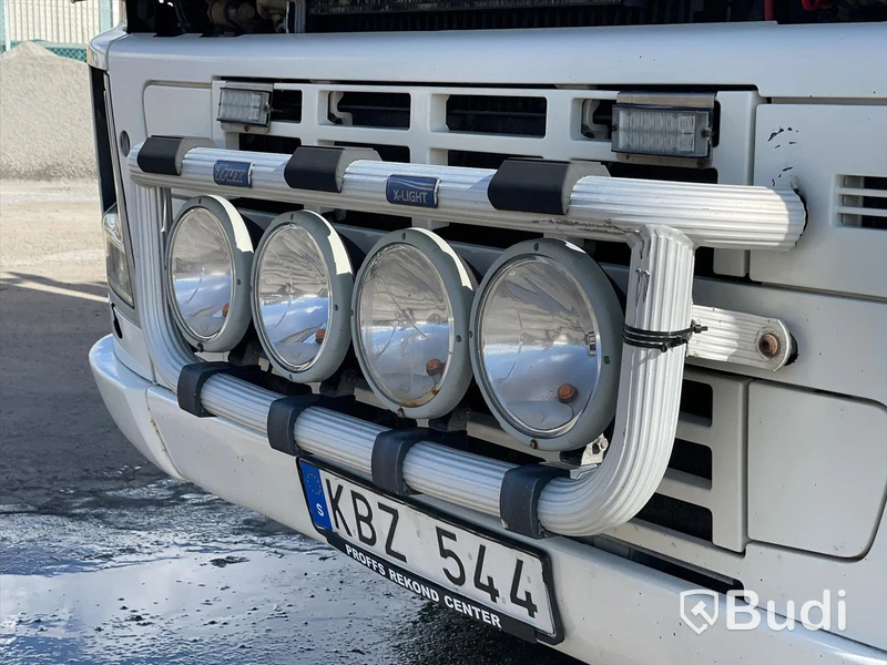 Kranbil Volvo FM 8x4 tippflak med lämmar