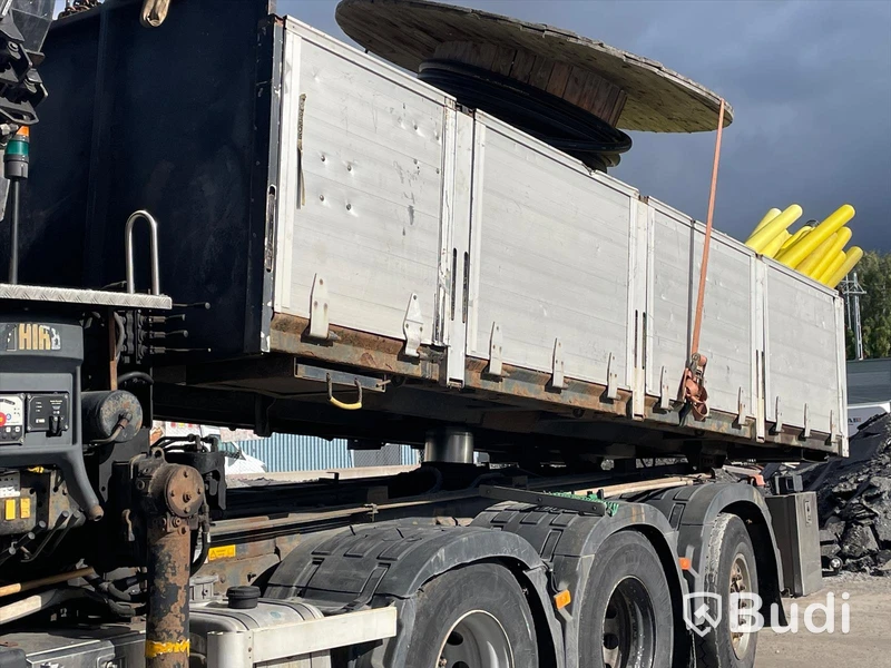 Kranbil Volvo FM 8x4 tippflak med lämmar