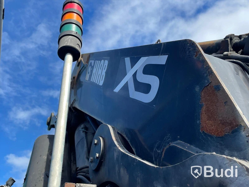 Kranbil Volvo FM 8x4 tippflak med lämmar