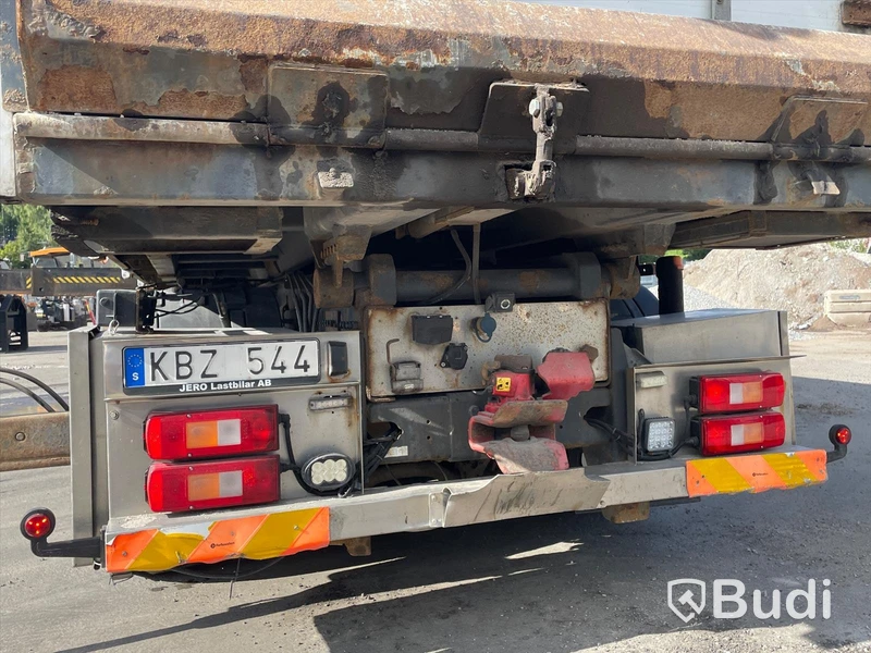 Kranbil Volvo FM 8x4 tippflak med lämmar