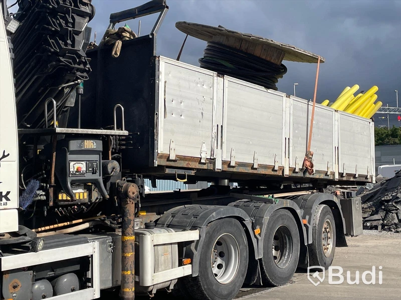 Kranbil Volvo FM 8x4 tippflak med lämmar