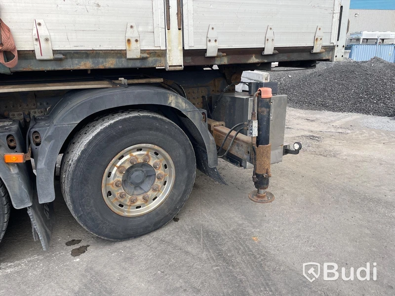 Kranbil Volvo FM 8x4 tippflak med lämmar