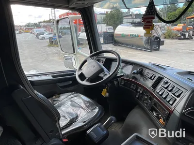 Kranbil Volvo FM 8x4 tippflak med lämmar