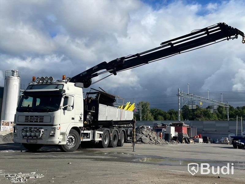 Kranbil Volvo FM 8x4 tippflak med lämmar