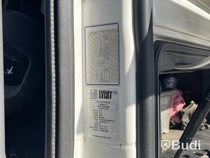 Kranbil Volvo FM 8x4 tippflak med lämmar