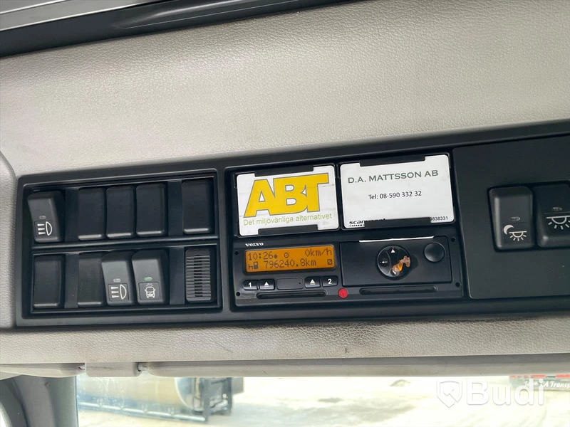 Kranbil Volvo FM 8x4 tippflak med lämmar