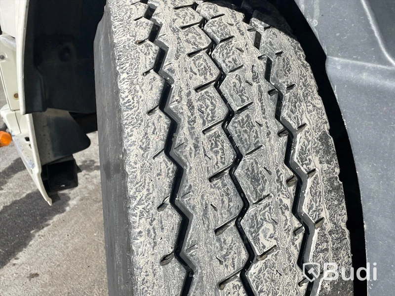 Kranbil Volvo FM 8x4 tippflak med lämmar