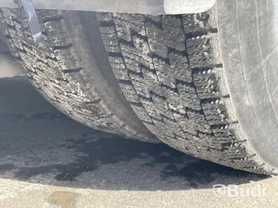 Kranbil Volvo FM 8x4 tippflak med lämmar