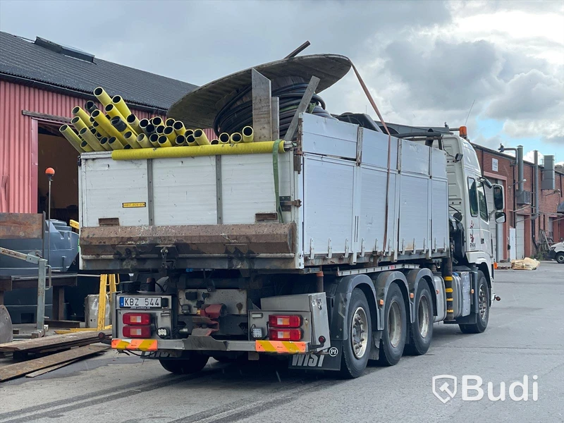 Kranbil Volvo FM 8x4 tippflak med lämmar