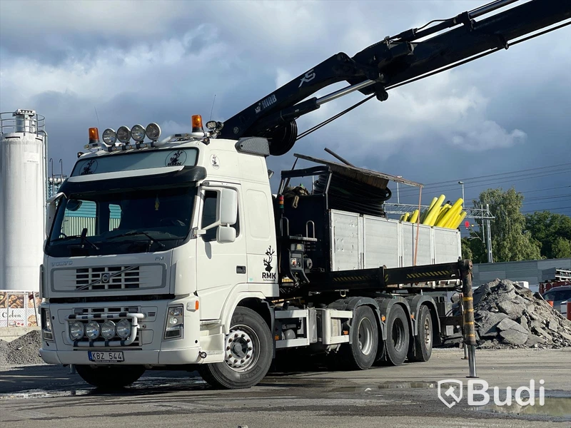 Kranbil Volvo FM 8x4 tippflak med lämmar