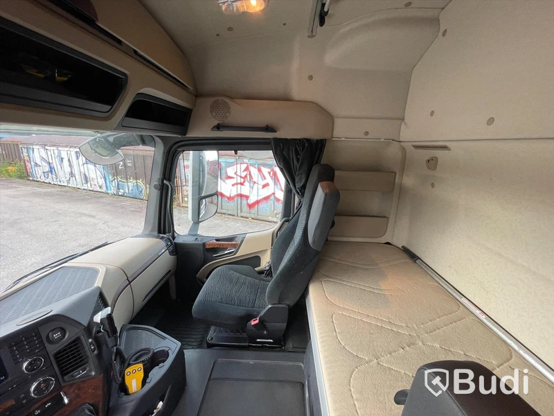 Lastbil Mercedes-Benz Actros 2551 SKAB-Skåp med öppningsbarsida och baklyft