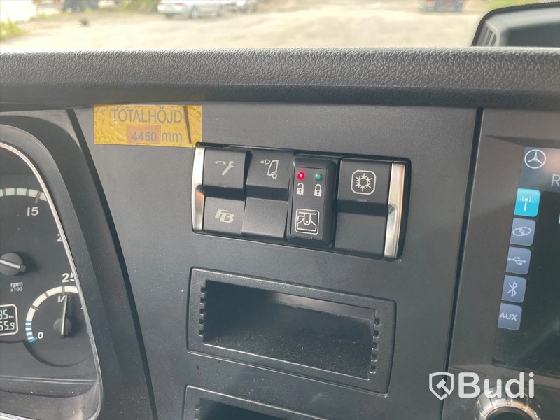 Lastbil Mercedes-Benz Actros 2551 SKAB-Skåp med öppningsbarsida och baklyft