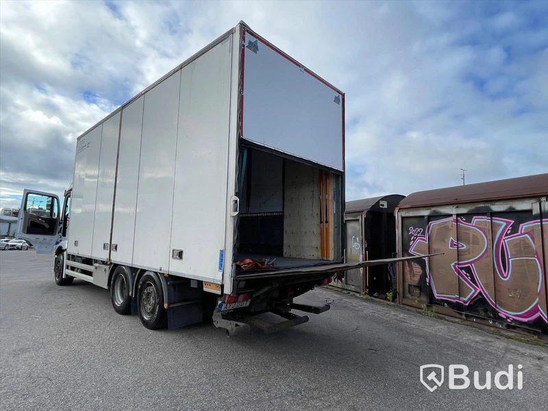 Lastbil Mercedes-Benz Actros 2551 SKAB-Skåp med öppningsbarsida och baklyft