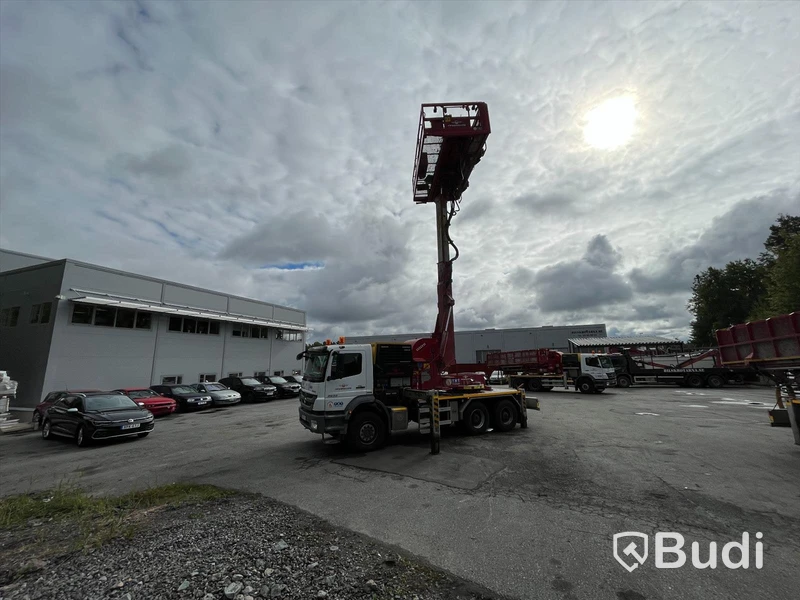 Lastbil Mercedes-Benz Axor med arbetsplattform | AMV