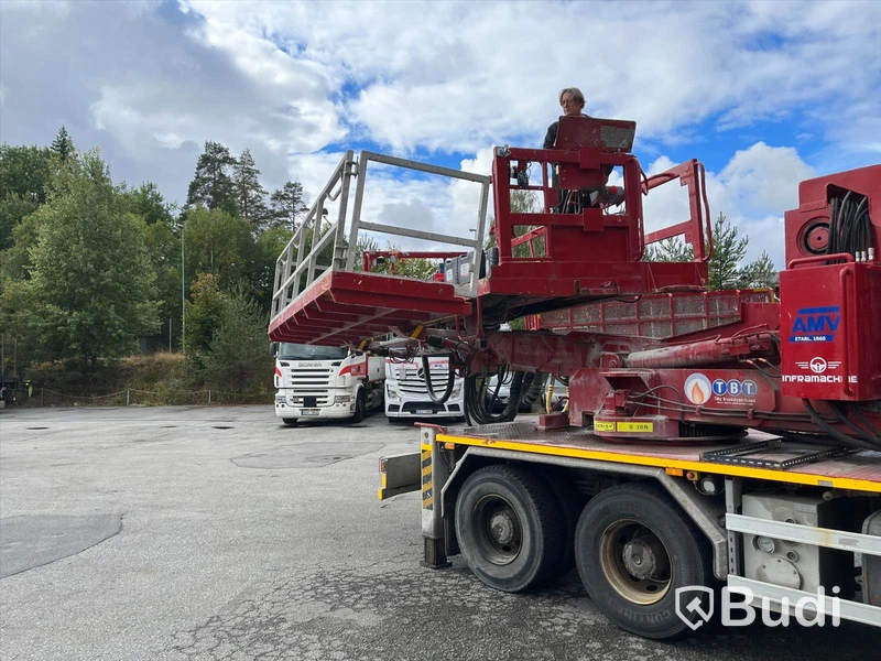 Lastbil Mercedes-Benz Axor med arbetsplattform | AMV