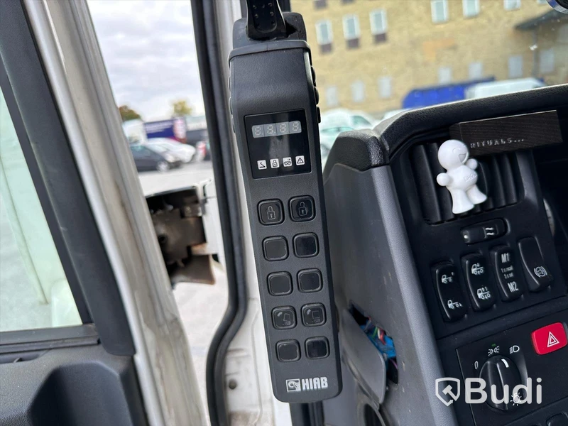Lastbil Scania V8 R520 6x2 med Hiab lastväxlare 18T