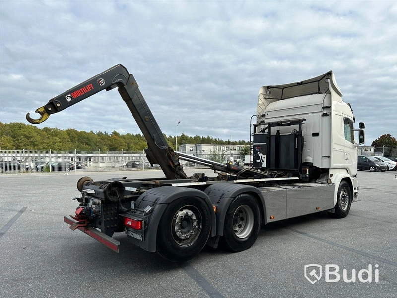 Lastbil Scania V8 R520 6x2 med Hiab lastväxlare 18T