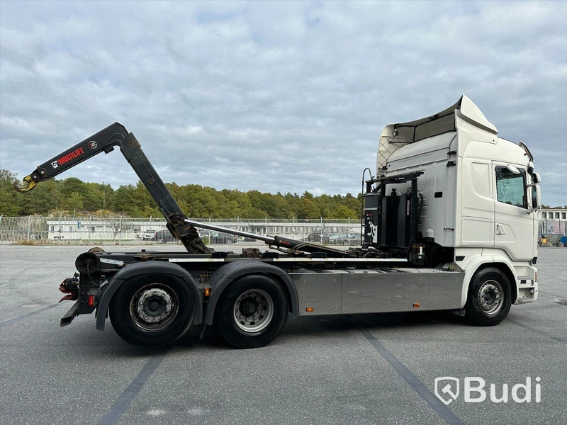 Lastbil Scania V8 R520 6x2 med Hiab lastväxlare 18T