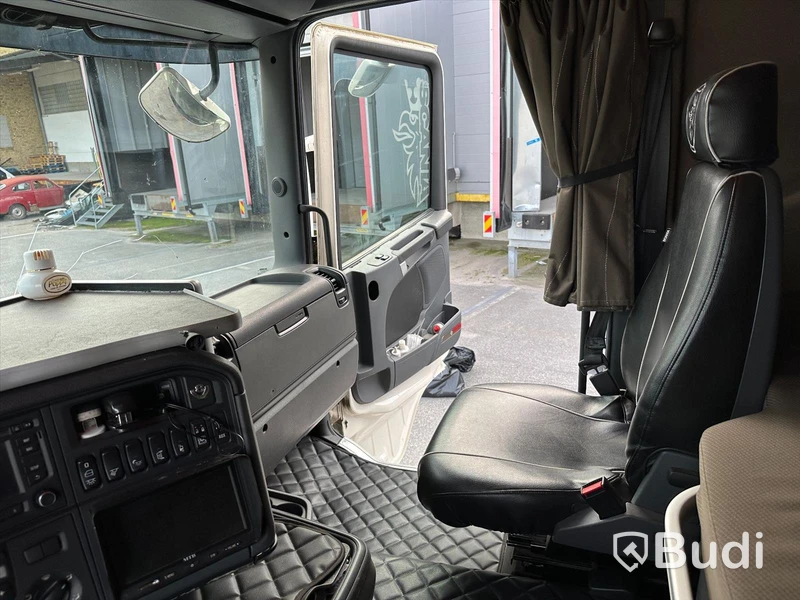 Lastbil Scania V8 R520 6x2 med Hiab lastväxlare 18T