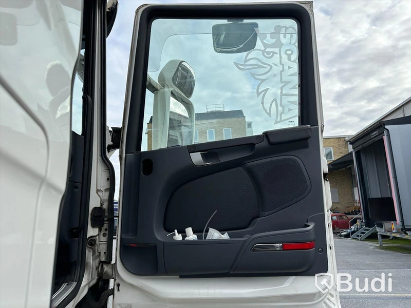Lastbil Scania V8 R520 6x2 med Hiab lastväxlare 18T