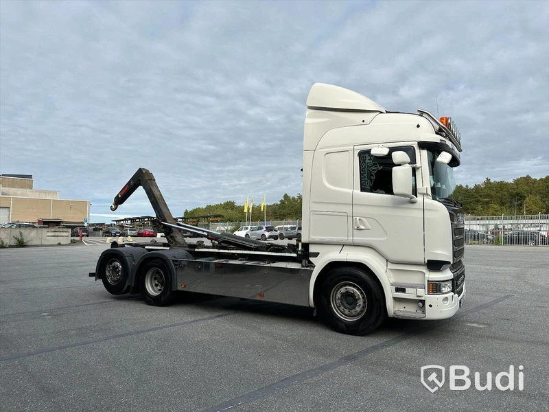 Lastbil Scania V8 R520 6x2 med Hiab lastväxlare 18T